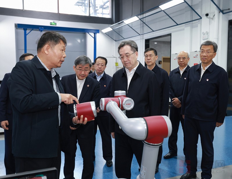 _丁薛祥在调研基础研究时强调 深入贯彻落实加强基础研究座谈会精神 全面提升基础研究水平和原始创新能力_加强基础研究注重原始创新